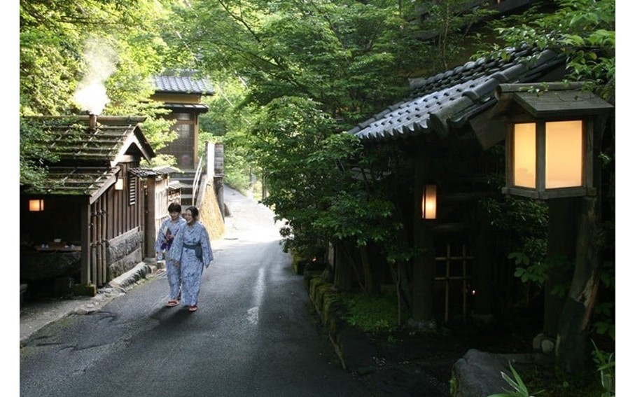 【黒川温泉で利用可能】 黒川温泉ふるさと宿泊補助券 100,000円分 宿泊補助券 南小国町 黒川温泉 旅行券 宿泊券 チケット 商品券 ギフト 贈答用 温泉 温泉地 食事 日帰り 日帰り旅 熊本旅行