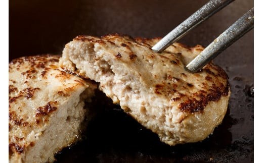 豚ハンバーグならではの柔らかさをお楽しみください。