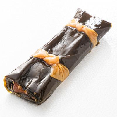 ふるさと納税 釧路町 【毎月定期便】北海道産昆布で鮭を丁寧に巻いた昆布巻き(1本×2袋)全12回 |  | 02