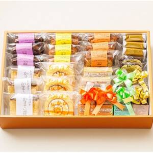 【毎月定期便】【老舗洋菓子店 クランツ】11種類のお菓子の詰め合わせセット(計30個入り)全4回【配送不可地域：離島】【4068218】