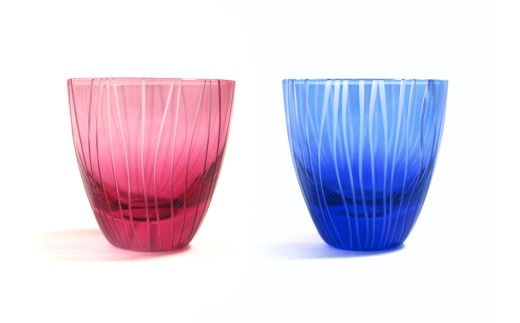 浅草切子 KANA KURITA「ぐい呑 よろけ縞 青藍/金赤＜艶消し＞」ペアセット 木箱入り| 切子 花切子 切子ガラス ガラス工芸 グラス ガラス コップ 手作り ぐい呑み 家飲み 酒器 ハンドメイド 手作り ギフト 贈答 プレゼント