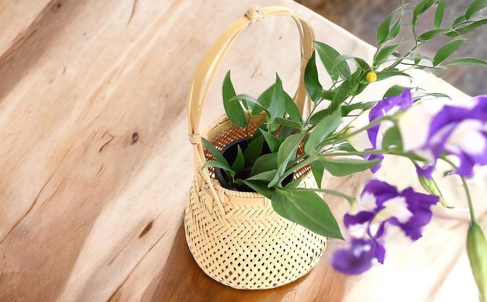 すみれ花入（兵庫県伝統的工芸品　有馬籠）