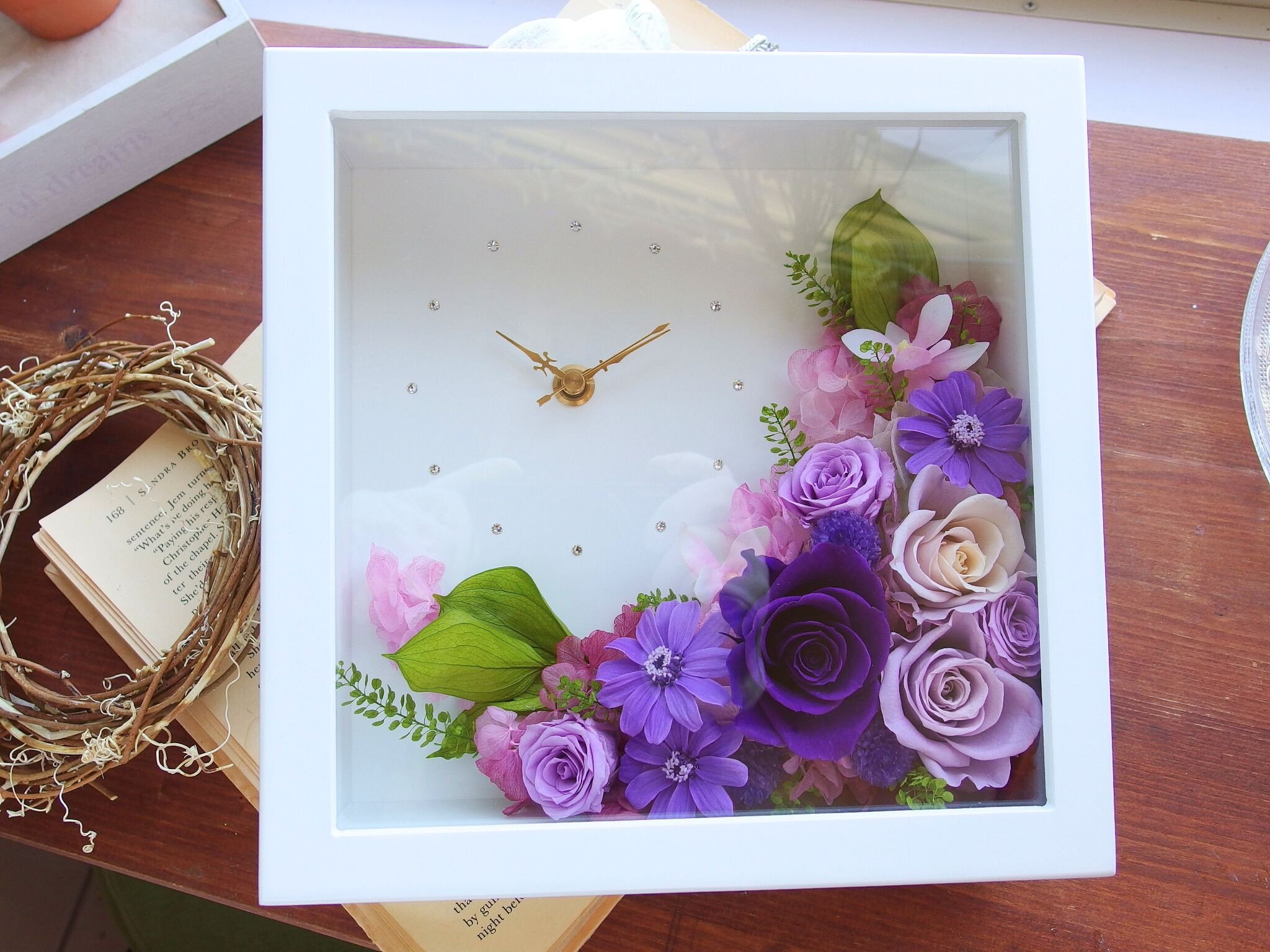 
                  花時計・煌めくスワロフスキービーズ｜ 花 はな お花 フラワー アレンジ  ギフト プレゼント 贈り物 インテリア プリザーブドフラワー フラワーギフト プリザーブドフラワーアレンジ 花贈り 記念日 誕生日 雑貨 新築祝い 結婚祝い 長野県 松川村 AF22
                