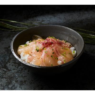 ふるさと納税 牛久市 【1952年創業 鮮魚の小林】鮮魚店が営む鮨屋の天然魚 漬け丼セット |  | 01