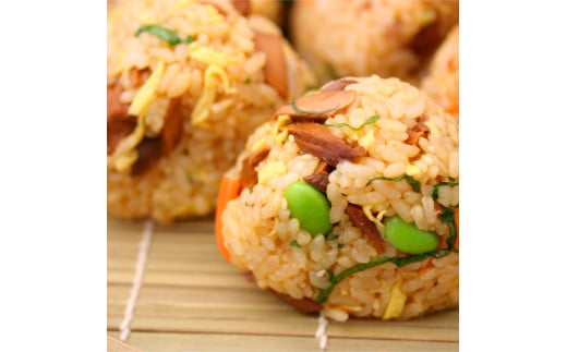 【6回定期便】土佐のかつおめし（しょうが味） 2～3合用×6袋セット 混ぜご飯の素 鰹めしの素 高知 カツオめし 6ヶ月 定期コース 便利 生姜 おにぎり お弁当【有限会社　浜吉ヤ】 [BQBK005]