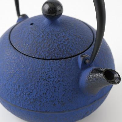 ふるさと納税 奥州市 【ふるさと納税限定カラー】南部鉄器 鉄瓶 なごみ 0.6L 黒紺 小ぶりで扱いやすい [Y0081] |  | 02