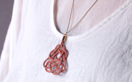 伝統の飾り結びK14ピアス&ネックレス 桜(あわじ結び) 草木染め ラタン | ﾋﾟｱｽ ﾈｯｸﾚｽ