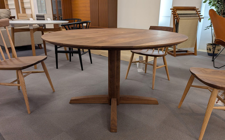 府中家具　MARU TABLE　φ1100　ブラックチェリー ／ 丸テーブル 円形テーブル 無垢 テーブル ダイニングテーブル 木製 家具 北欧 インテリア デザイン家具 彫刻脚 安定感 職人家具 オ