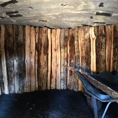 ふるさと納税 釧路町 <数量限定>炭焼き職人がつくる国産(北海道産)昆布森の木炭 10kg(30cmカット・ナラ100%) |  | 01