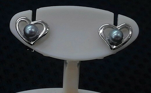 【ふるさと納税】J-65伊勢志摩あこや本真珠ブラックベビーパールピアス（ハート）