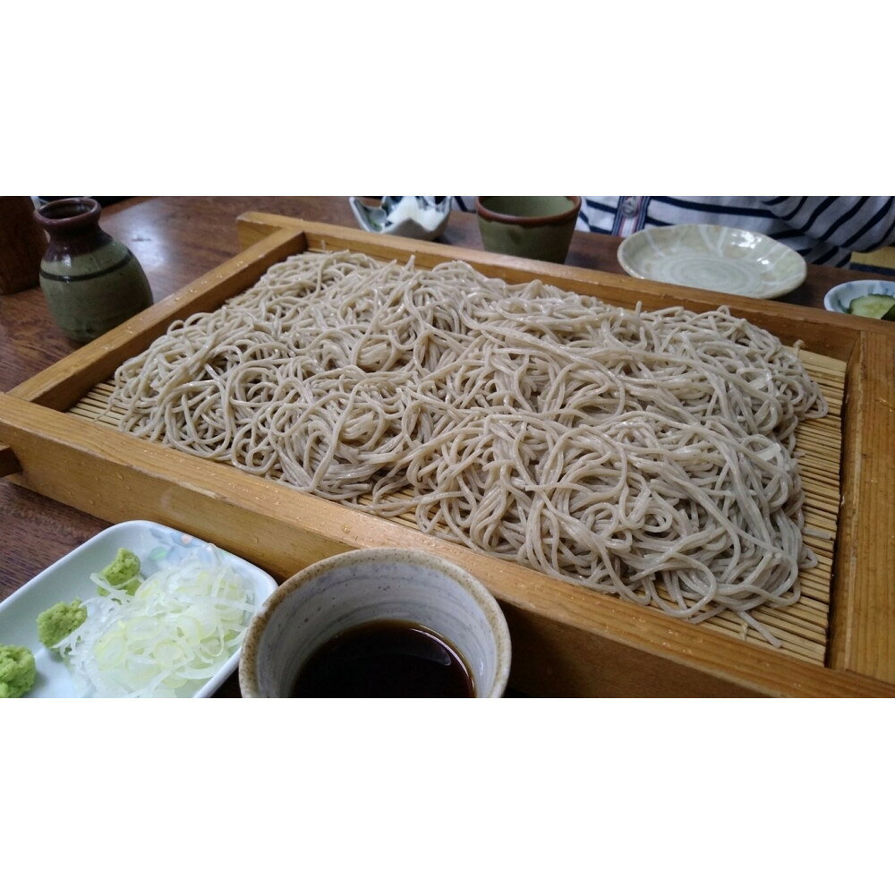 【ふるさと納税】冷凍本生蕎麦　四人前（特製つゆ付き） | そば おそば 打ち立て 特製つゆ付き 冷凍 簡単 人気 おすすめ 送料無料