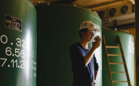 【全6回定期便】純米大吟醸 褒紋東長 1.8L / 佐賀県 / 瀬頭酒造株式会社 [41AIAD055]