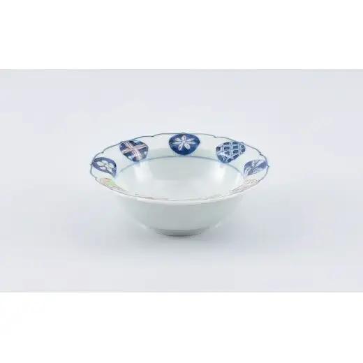 有田焼 美しい絵柄の輪花小鉢 4個【まるぶん】食器 器 うつわ 小鉢 4個 セット 手描き 赤絵 染付 おつまみ 前菜 ギフト 和食 A80-65