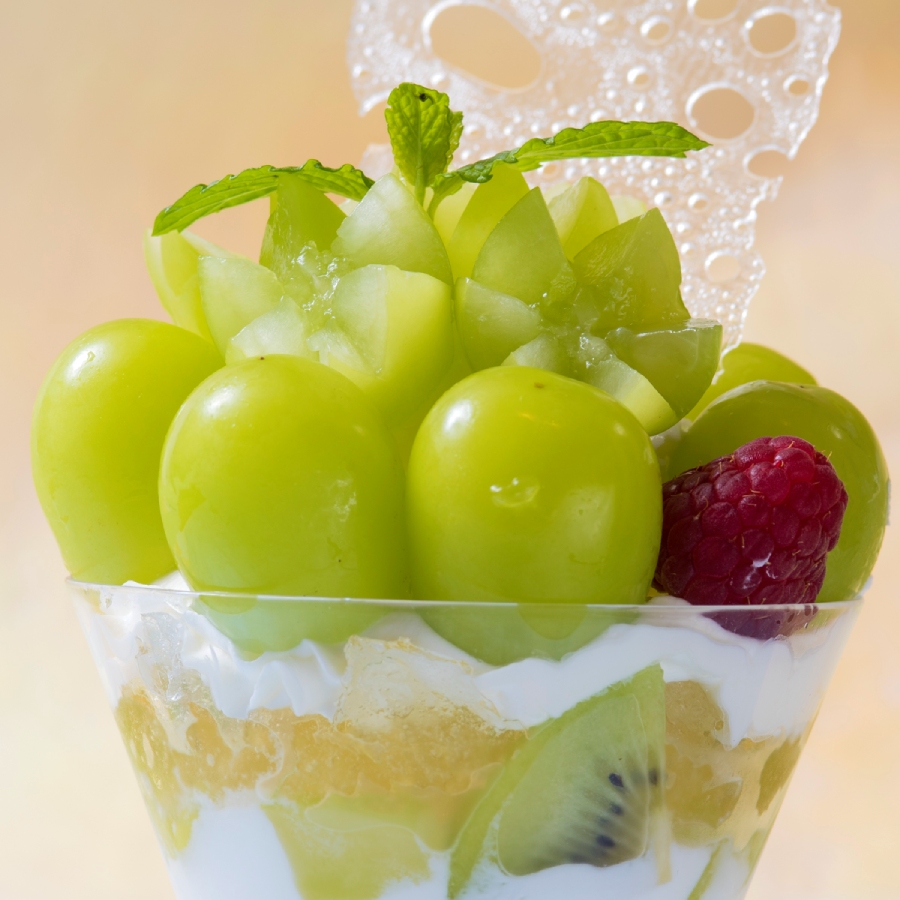 ＜岩田屋本店・南国フルーツ＞大分・日田産『蔵出し』シャインマスカット4Ｌサイズ(700ｇ以上）3房