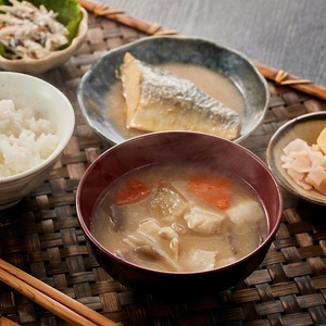 冷凍　具だくさんごちそう豚汁　140g×10袋 (a13-118)