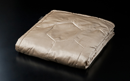 「毎日シルクに包まれて眠りたい」【中わた 富岡産シルク100％】 シルク掛布団（セミダブルサイズ） シャンパンゴールド シルク 絹 贈り物 ギフト 国産 F21E-435