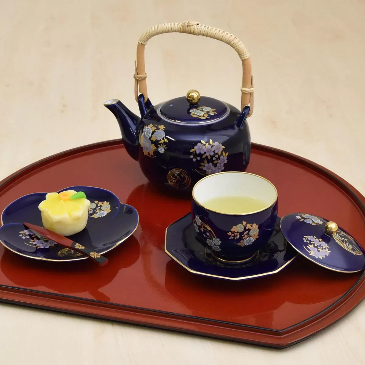 画像はイメージです。ルリ花丸紋・小皿以外は返礼品に含まれておりません。