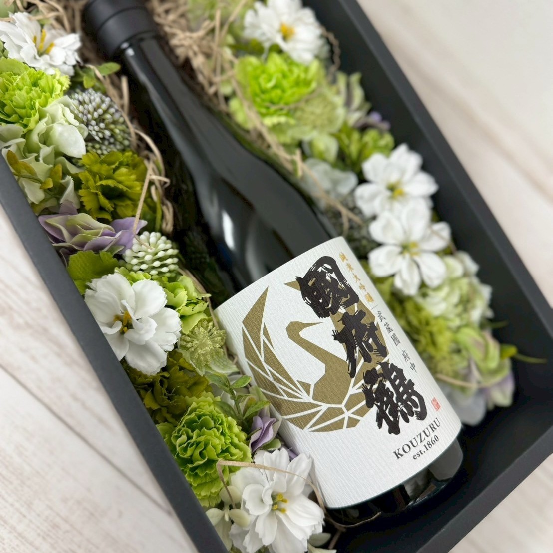 
                  國府鶴純米大吟醸（日本酒））&アーティフィシャルフラワーボックス【ホワイトボックス】
                
