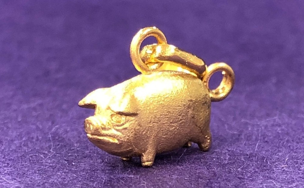 
                  [K24] 純金製根付 とんとん拍子 | 工芸品 縁起物 御守 厄除け 開運招福 贈答 プレゼント
                