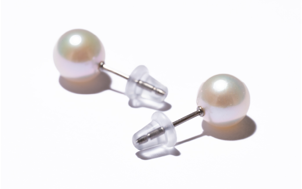 617 アコヤ真珠ピアス 純チタン7.5mmup　ジュエリー 貴金属 宝石 定番 フォーマル ギフト 贈り物 シンプル 冠婚葬祭 結婚式 入学式 卒業式 伊勢志摩