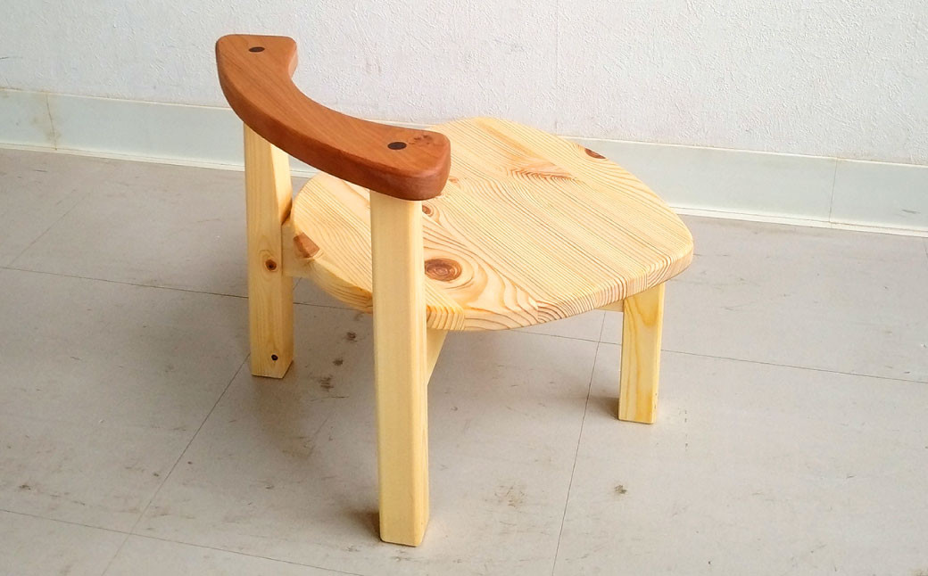 子供用 チェア 【手づくり家具】 1脚 パイン (欧州赤松) 木製 椅子 手作り 木材 子ども用 キッズ 天然木 完成品 ギフト 贈り物