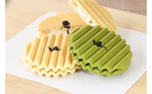 上道製菓の竹田城銘菓 虎臥陣太鼓8個セット（バニラ4個・抹茶4個） 老舗和菓子屋 和菓子 せんべい バニラ 抹茶 クリームサンド サクサク 洋風和菓子 兵庫県 朝来市 上道製菓