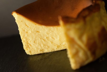 バスクチーズケーキ　ご褒美 スイーツ おやつ ギフト 贈り物 濃厚 クリーミー トロトロ スペイン チーズ たっぷり 2倍 ケーキ 絶品 洋菓子 デザート人気 予約 大人 子供 手作り