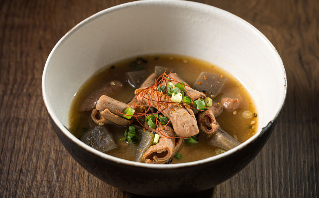 【定期便 3ケ月連続】 北海道産 もつ煮込み 170g×7パック 豚肉 豚もつ 豚ホルモン 煮込み 惣菜 晩酌 おつまみ ご飯のお供 簡単調理 温めるだけ レトルト レトルト食品 常温保存 お取り寄せ