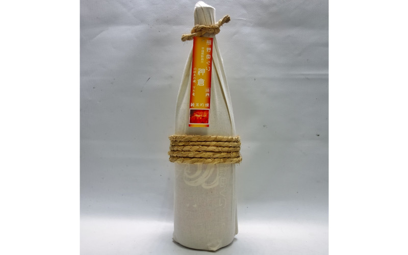 
【日本酒】辛口白ワイン感覚で爽やかな味吟醸 熊野めぐり 純米吟醸生詰原酒「神倉」 1800ml

