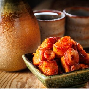 【毎月定期便】みなとのタコキムチ＜北海道釧路町 昆布森産タコ使用＞ 300g×2パック　全5回【配送不可地域：離島】【4010244】