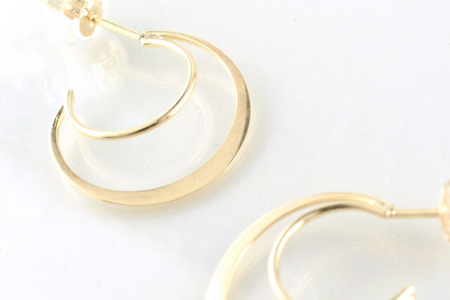 ピアス K10 イエローゴールド 三日月 スタッドピアス ジュエリーケース付き / シエロ / 山梨県 中央市 [21470662] アクセサリー ジュエリー アクセ 月 ムーン 月型 シンプル レデ