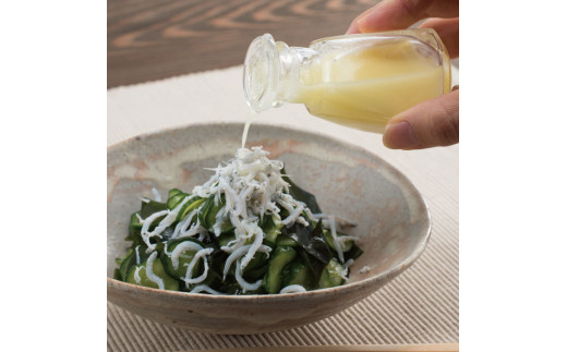 ゆずしぼり/200ml3本（無塩） 柚子 ゆず 果汁100% 搾り汁 ゆず酢 柚子酢 酢 調味料 有機 オーガニック 無添加 プレゼント ギフト 贈り物 贈答用 お中元 お歳暮 父の日 母の日 敬老の日 熨斗 高知県 馬路村  [526]