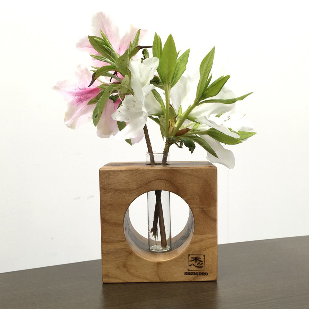 【ふるさと納税】【1品物】木目を生かした1輪挿し【野花 木工 天然材木 花挿し 花瓶 インテリア ウォールナット アルダー アカシア】 A2-R052002