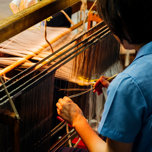 妖精の羽・塩縮オーガンジーポケットチーフ 加賀友禅 鎖/ワインレッド  FAF-0024