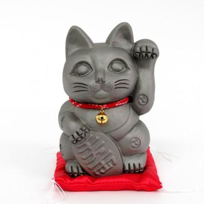 ふるさと納税 高浜市 伝統工芸士が作る、撫でると黒くなる、縁起物のいぶし瓦製招き猫「招鬼猫すずニャンコ5号」