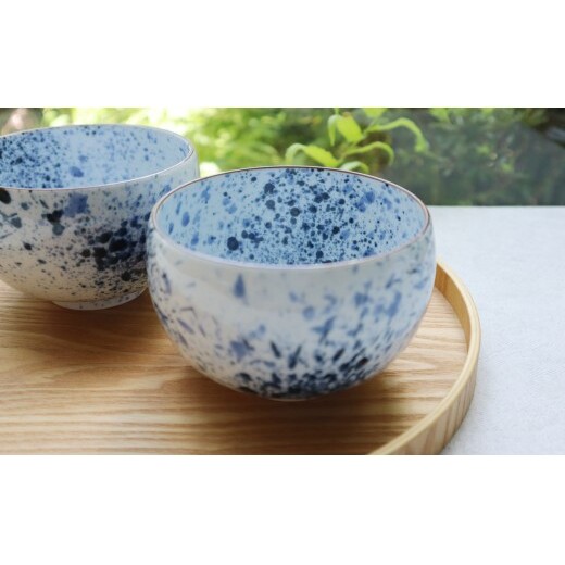 『まるふくオリジナル』有田焼 吹墨ふっくら丼 2個 セット 【まるふく】食器 うつわ 器 海鮮丼 小丼ぶり 女性用 手描き 染付 おしゃれ A24-219_イメージ2