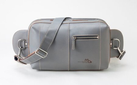 B5サイズのタブレットが入る本革ボディバッグ　全5色 ファッション カバン  キャメル