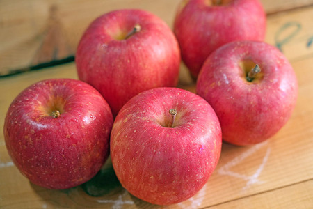 【26年5月発送】りんご 平均糖度13度以上！ 有袋ふじ 約10kg おもてなし用 CA貯蔵 クール便 青森 果物 フルーツ 林檎 リンゴ くだもの