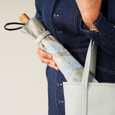 ふるさと納税 都留市 絵おり(紫陽花・ブルー)槙田商店の傘職人が作る大人にぴったりの上品な日本製の晴雨兼用婦人折傘 |  | 01