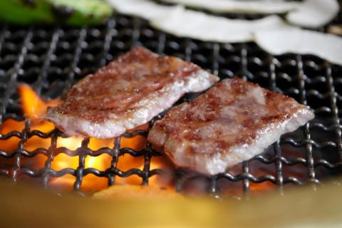 【近江牛 モモ・バラ 焼肉用セット(1kg)】肉 牛肉 ブランド牛 三大和牛 和牛 黒毛和牛 国産 バーベキュー 贈り物 ギフト プレゼント 冷凍 滋賀県 竜王