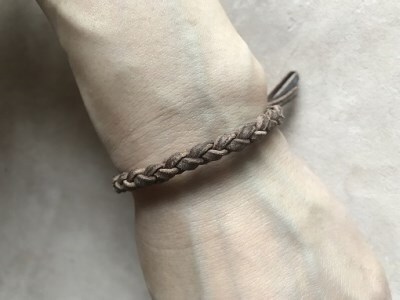 鹿角ビーズ付 鹿革ブレスレット 【選べるデザイン 銀面仕上げ/磨き床面仕上げ】革小物 レザー アクセサリー【R00305】