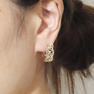 K18　 0.10ct 　唐草デザインピアス　BQ-164