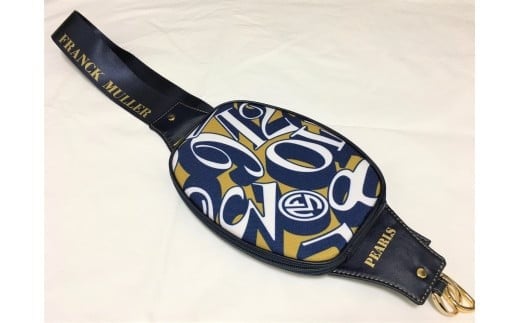 PEARLSのオリジナルボディバッグ（Designed by FRANCK MULLER）