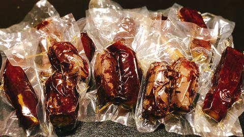 【 お歳暮熨斗付 】冷凍 焼き芋 ( 紅はるか ) 1.5kg サツマイモ さつまいも イモ いも 国産 食物繊維 スイーツ おやつ 小分け 茨城 [AU022yas]