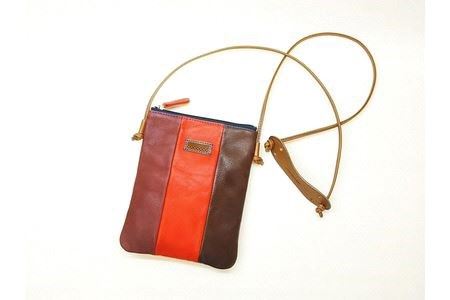 「三嶋柄入り」 ハンドメイド 牛革 ポシェット ＜しましま＞ バッグ やわらかい 牛革 かわいい ハンドメイド おしゃれ レディース シンプル 贈り物 ギフト プレゼント 手提げ バック 革製品 小物 ファッション アクセサリー コンパクト 軽量 肩掛け 斜めがけ 長さ調節可能 ヌメ革 本革 裏地付き 大人 ユニセックス 日本製