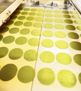 【クレーム デ ラ クレーム】クリスピーチョコヴァッフェル抹茶（１２枚）