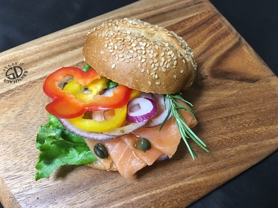 [大判]《スモーク ノルウェーサーモン》180g (60g×3P) 熟練職人の手切り [1137]