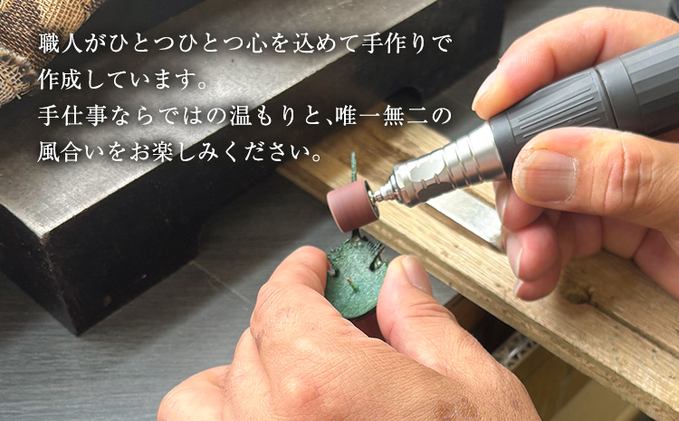 レザー 革製 カブトガニ 幼生 タックピン 革 グリーン JS stage株式会社 《30日以内に出荷予定(土日祝を除く)》岡山県 笠岡市 ハンドメイド ファッション イタリアンレザー---J-14_