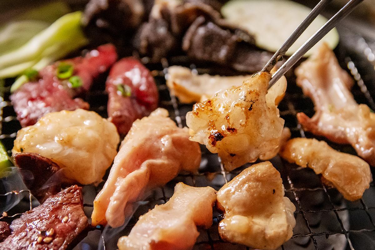 訳あり牛ホルモン2㎏ 小分け200g×10 国産 ホルモン もつ鍋 焼肉用 国産牛 牛モツ コラーゲン＜1.4-37＞