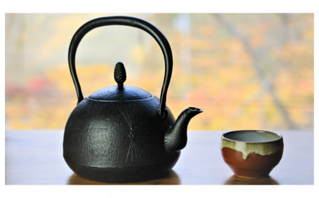 南部鉄器 鉄瓶〈茄子形〉松 1L【IH対応】 /  【wsh918-mat-1】